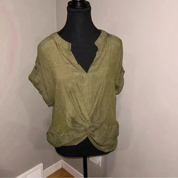 Lily White Top - Picture 1 of 5